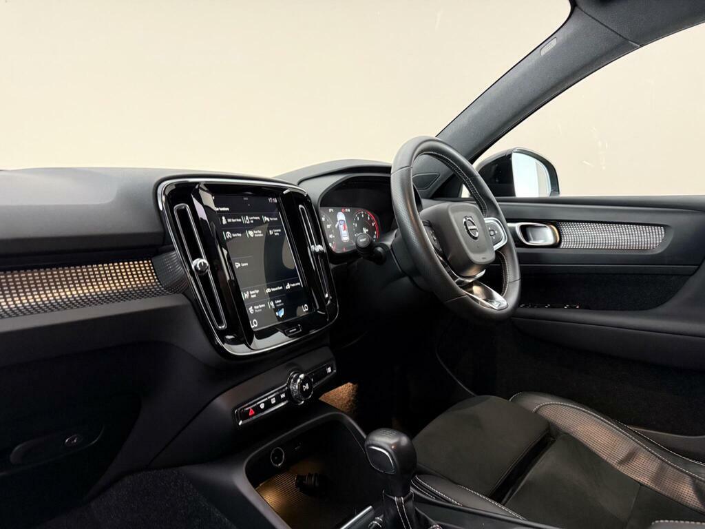 Volvo XC40 1.5 T3 R-design Euro 6 Ss Black #4