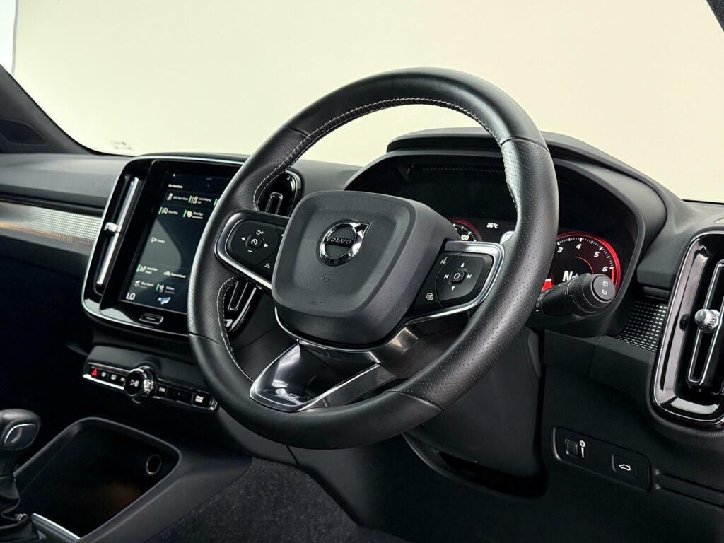 Volvo XC40 1.5 T3 R-design Euro 6 Ss Black #3