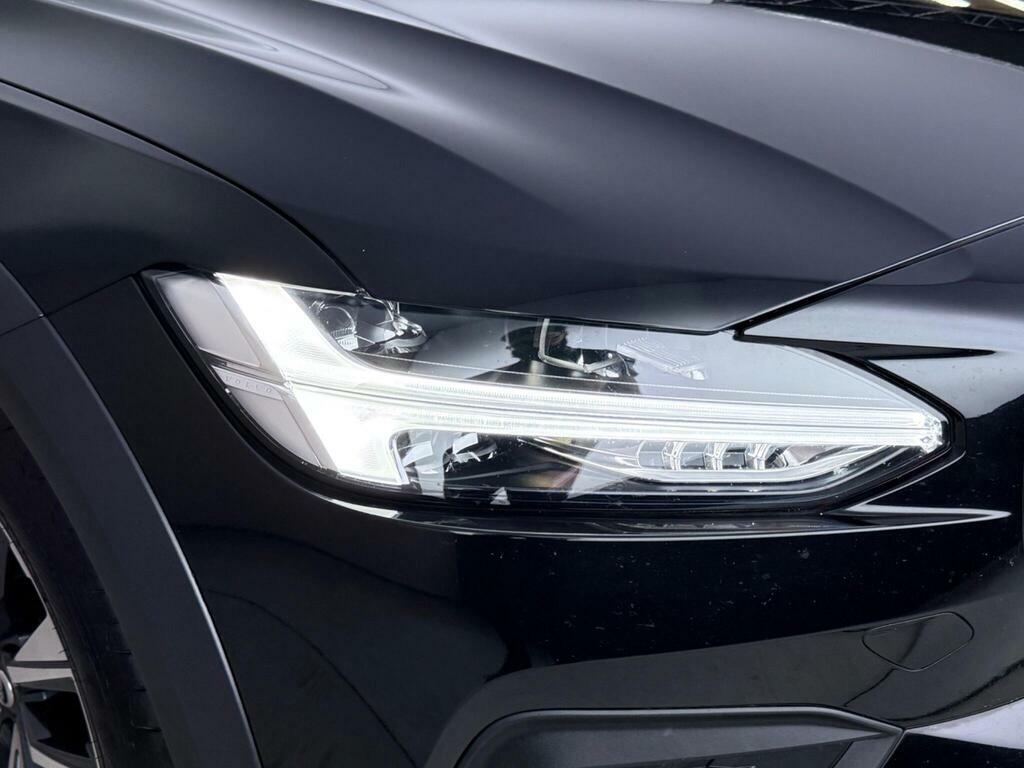 Volvo V90 Cross Country 2.0 B5 Mhev Awd Euro 6 Ss Black #4