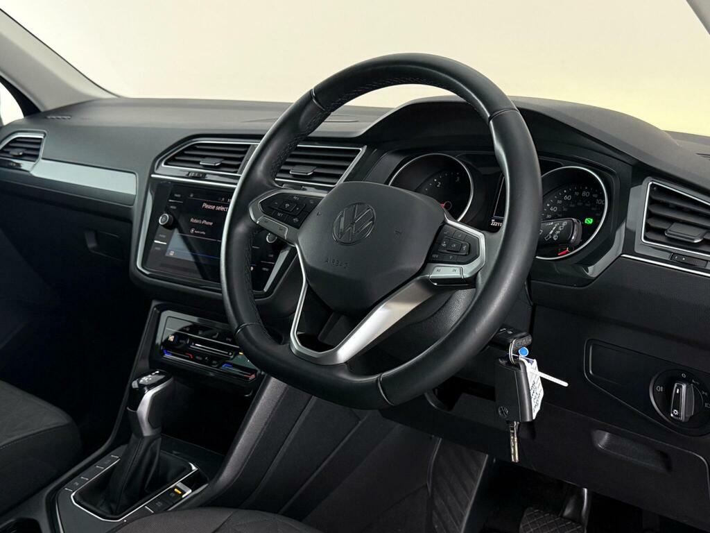 Volkswagen Tiguan 2.0 Tdi Life Dsg Euro 6 Ss GL23YLP Black #3