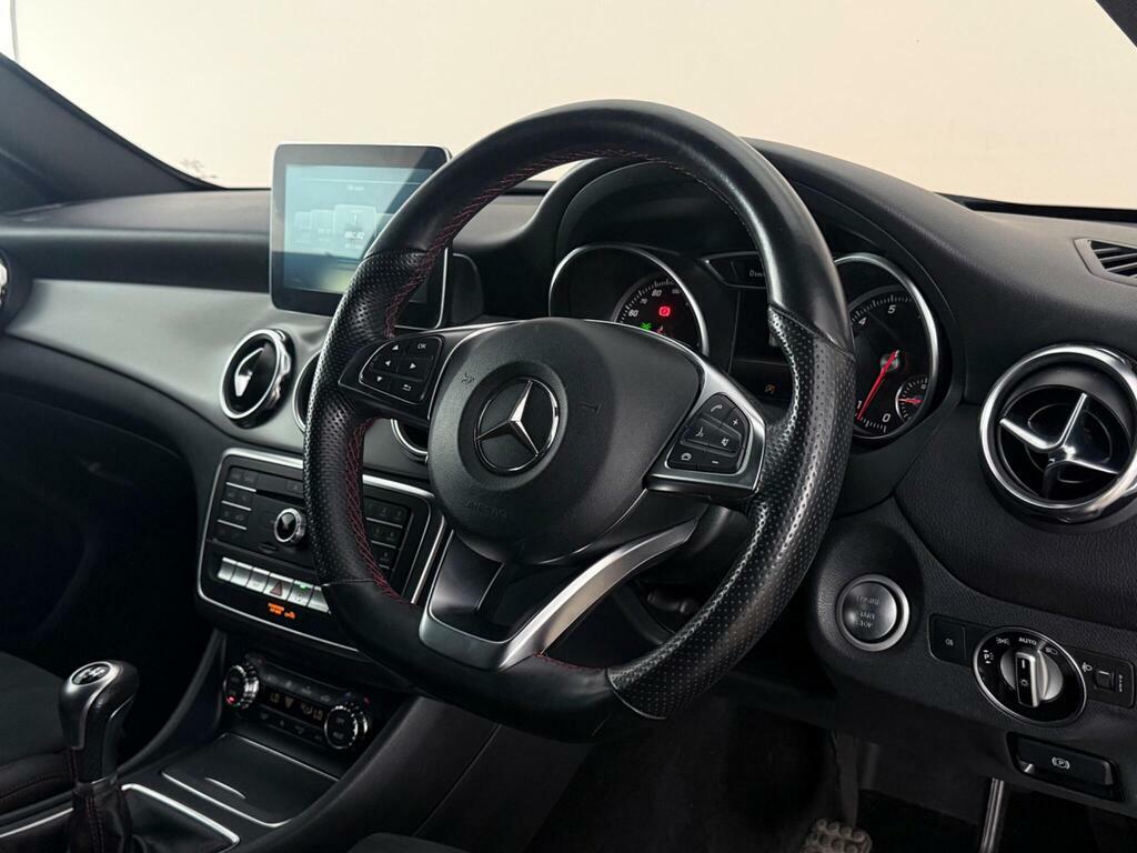 Mercedes-Benz GLA Class 1.6 Gla200 Amg Line Euro 6 Ss KX67NAA Blue #3