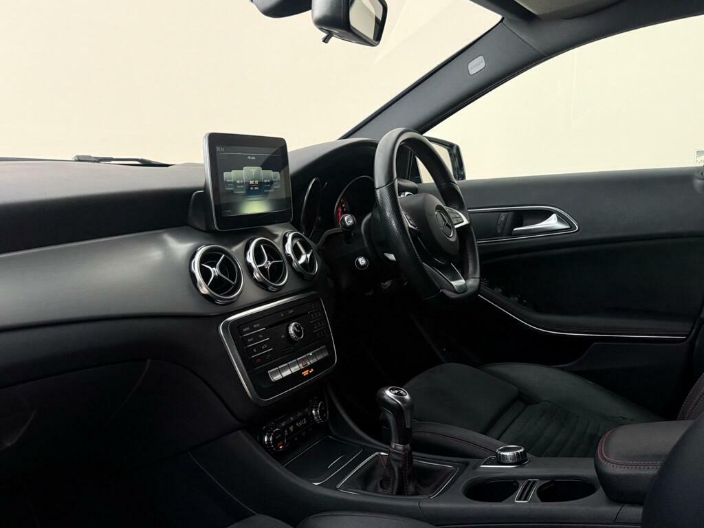 Mercedes-Benz GLA Class 1.6 Gla200 Amg Line Euro 6 Ss KX67NAA Blue #4