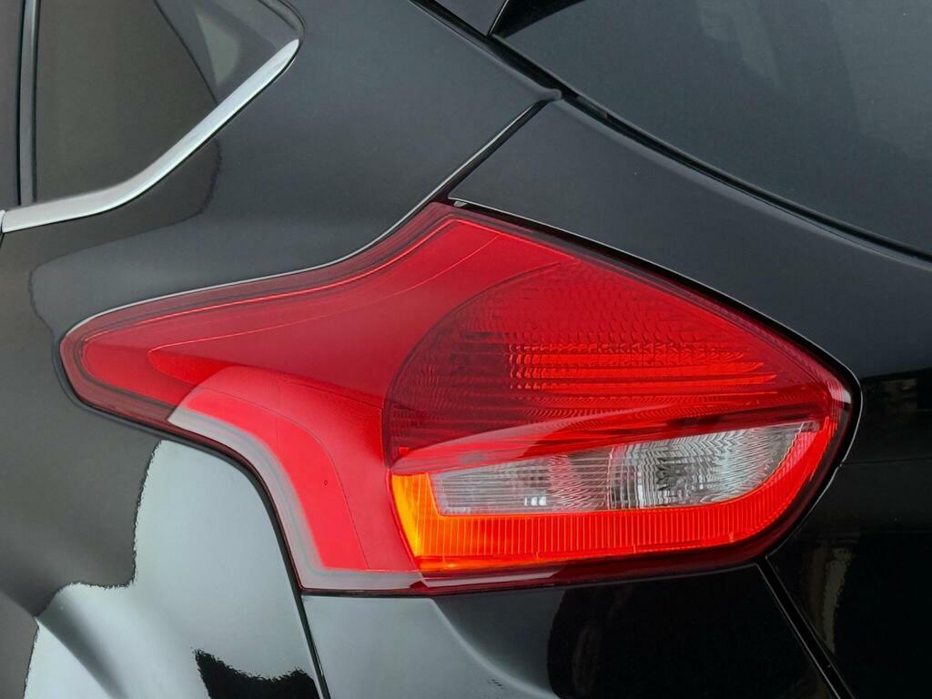 Ford Focus 1.5 Zetec Tdci 118 Bhp Red #7