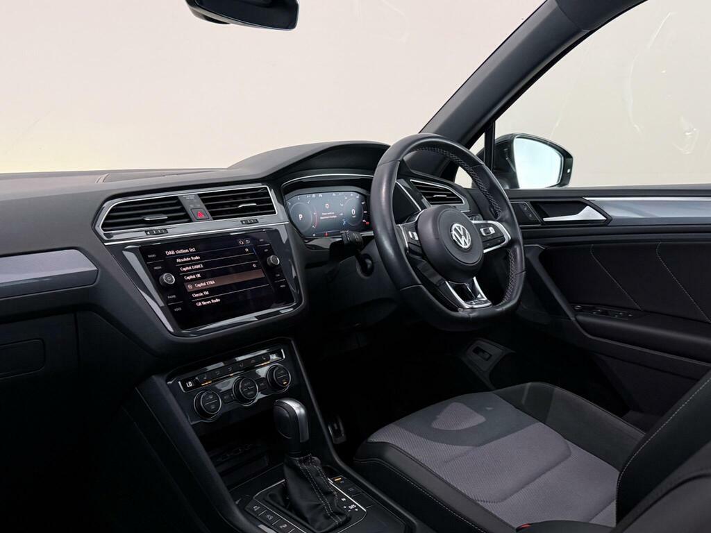 Volkswagen Tiguan 2.0 Tdi R-line Tech Dsg Euro 6 Ss PK20JZO Black #4
