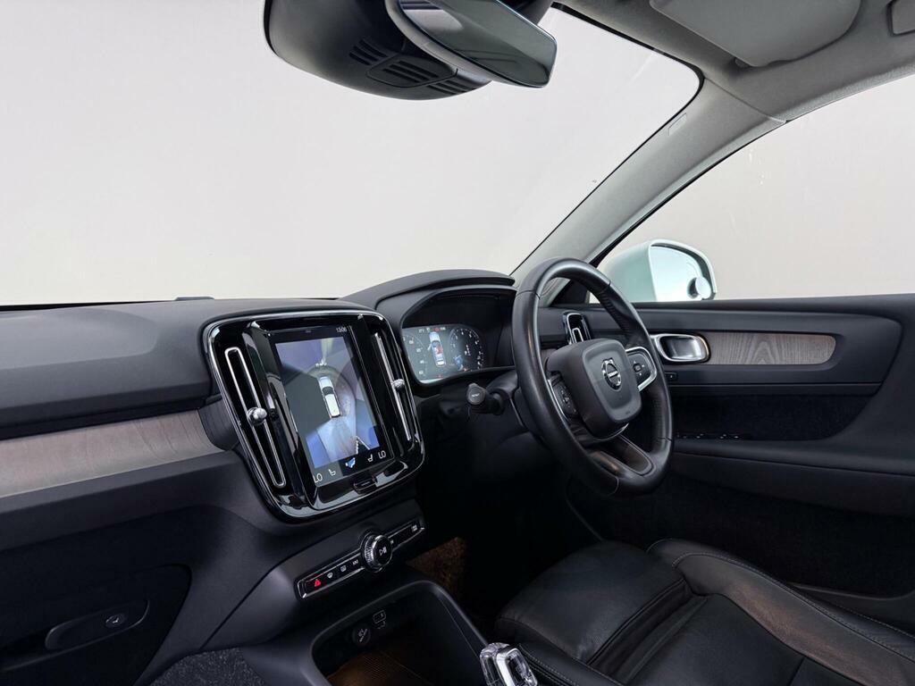 Volvo XC40 2.0 T4 Inscription Pro Euro 6 Ss White #4