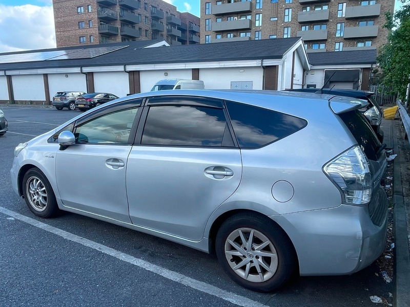 Toyota Prius Estate Silver #6