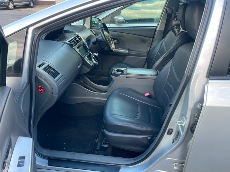 Toyota Prius Estate Silver #3