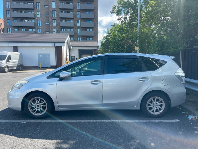 Toyota Prius Estate Silver #2