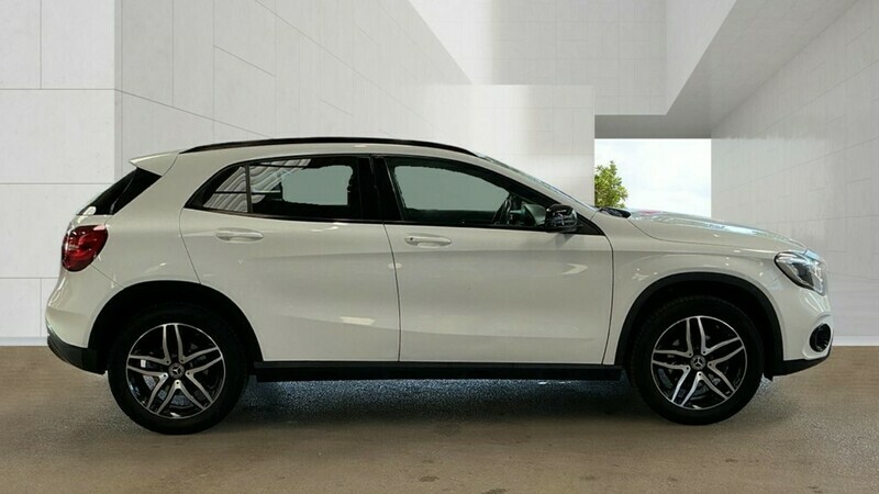 Mercedes-Benz GLA Class Gla 180 Urban Edition White #5