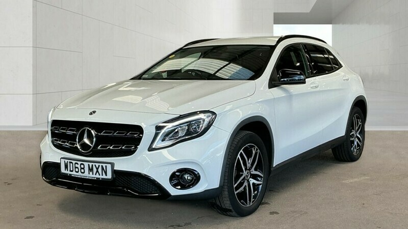 Mercedes-Benz GLA Class Gla 180 Urban Edition White #2