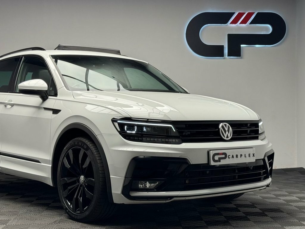 Volkswagen Tiguan 2L R-line VA68YHY White #5