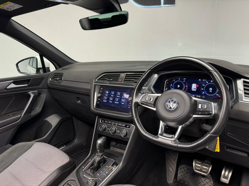 Volkswagen Tiguan 2L R-line VA68YHY White #3