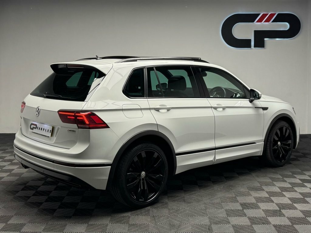 Volkswagen Tiguan 2L R-line VA68YHY White #2