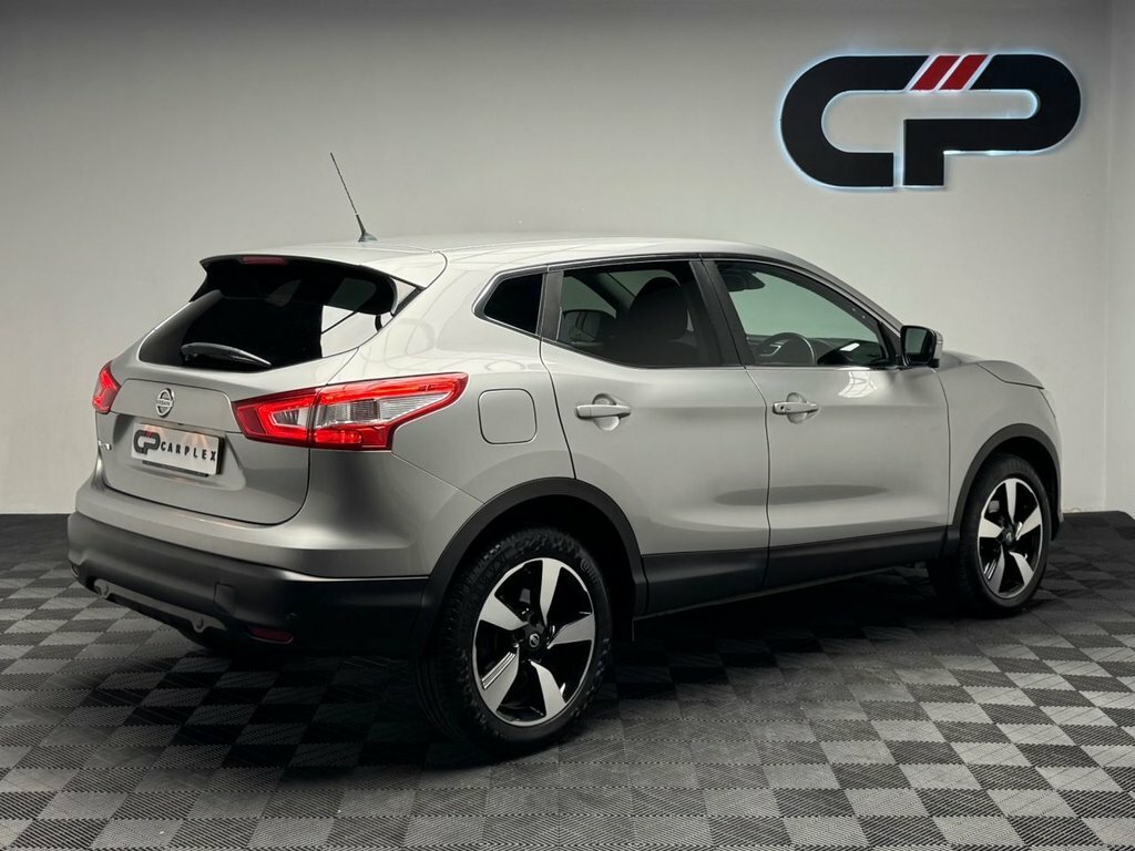 Nissan Qashqai 1.2L N-connecta Silver #2