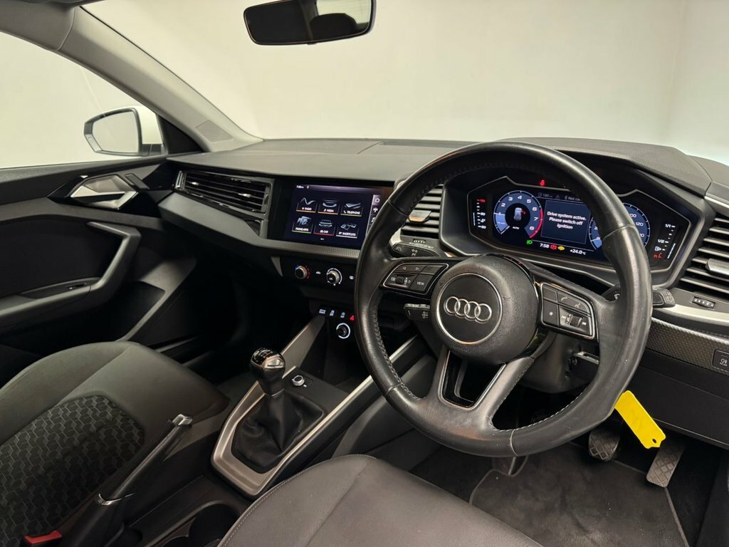Audi A1 1L Sport DF69AHA White #3