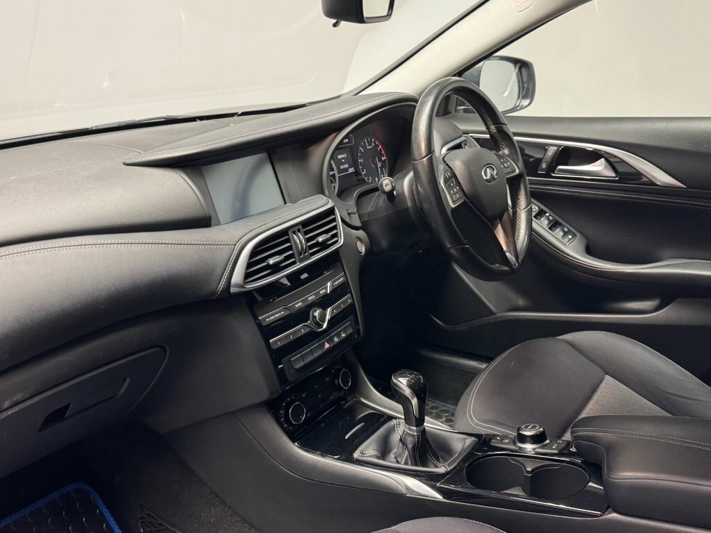Infiniti Q30 Hatchback 2.0 Grey #35