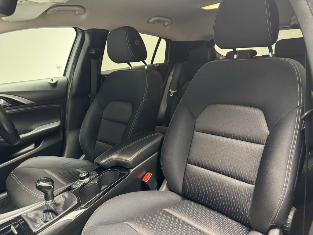 Infiniti Q30 Hatchback 2.0 Grey #36