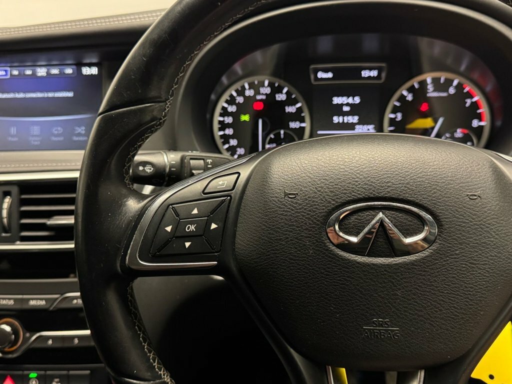 Infiniti Q30 Hatchback 2.0 Grey #32