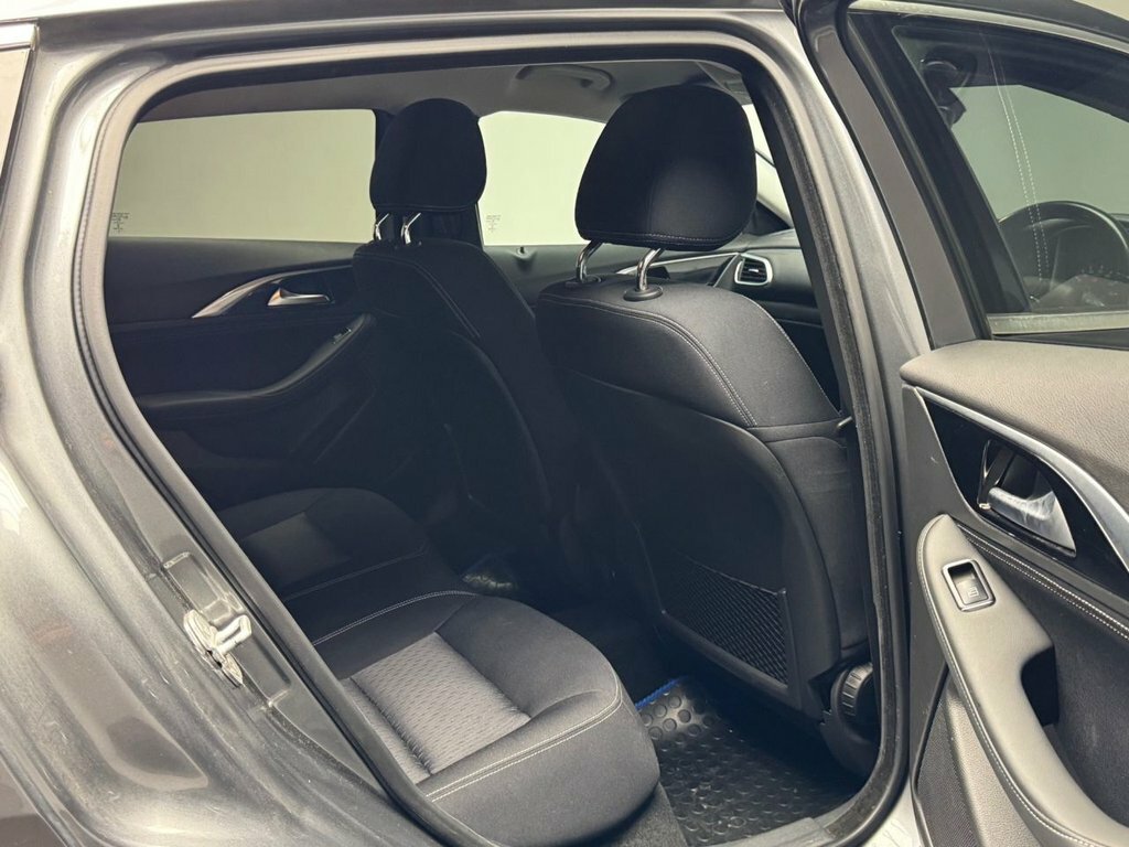 Infiniti Q30 Hatchback 2.0 Grey #37