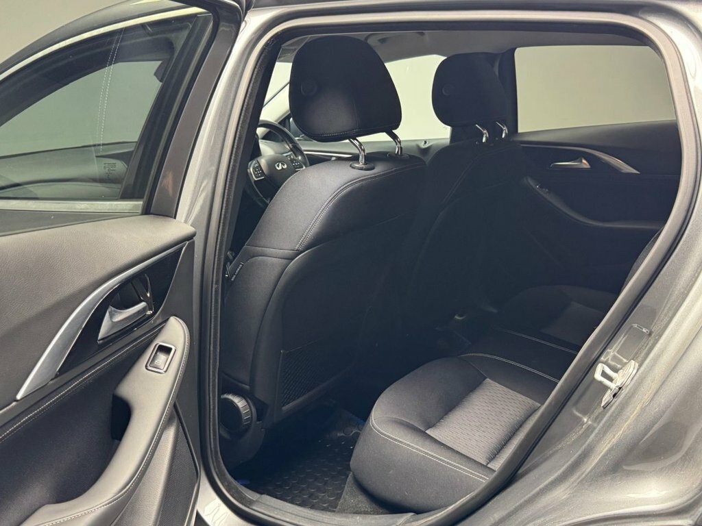 Infiniti Q30 Hatchback 2.0 Grey #43