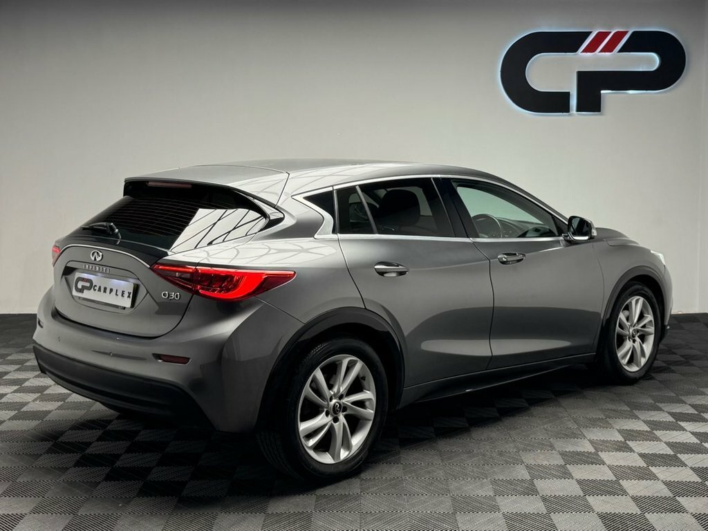 Infiniti Q30 1.6L Se Grey #2