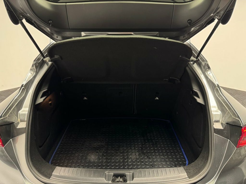 Infiniti Q30 Hatchback 2.0 Grey #38