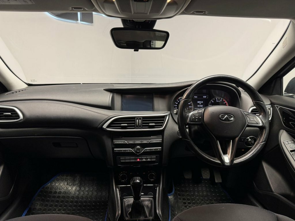 Infiniti Q30 Hatchback 2.0 Grey #20