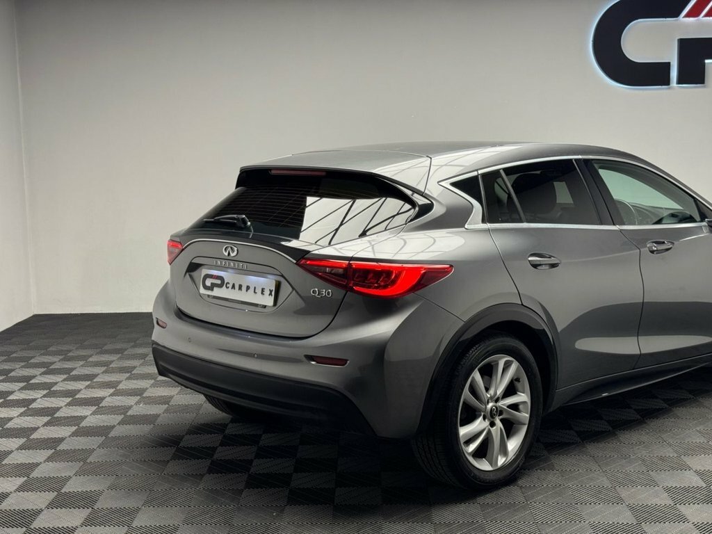 Infiniti Q30 Hatchback 2.0 Grey #16