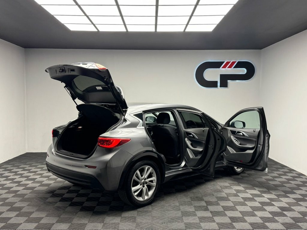 Infiniti Q30 Hatchback 2.0 Grey #39
