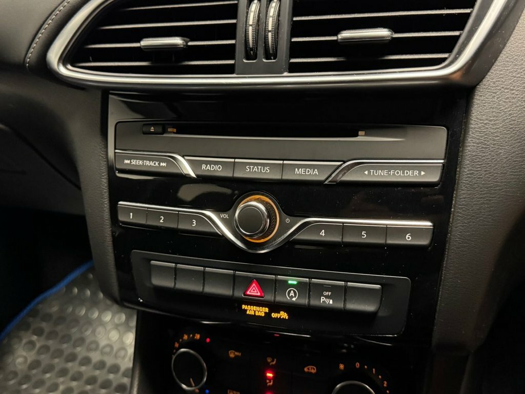 Infiniti Q30 Hatchback 2.0 Grey #26