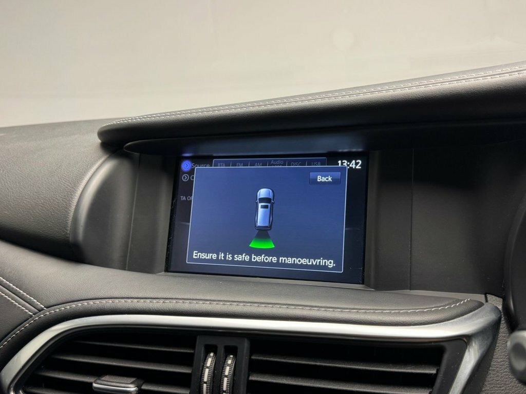 Infiniti Q30 Hatchback 2.0 Grey #25