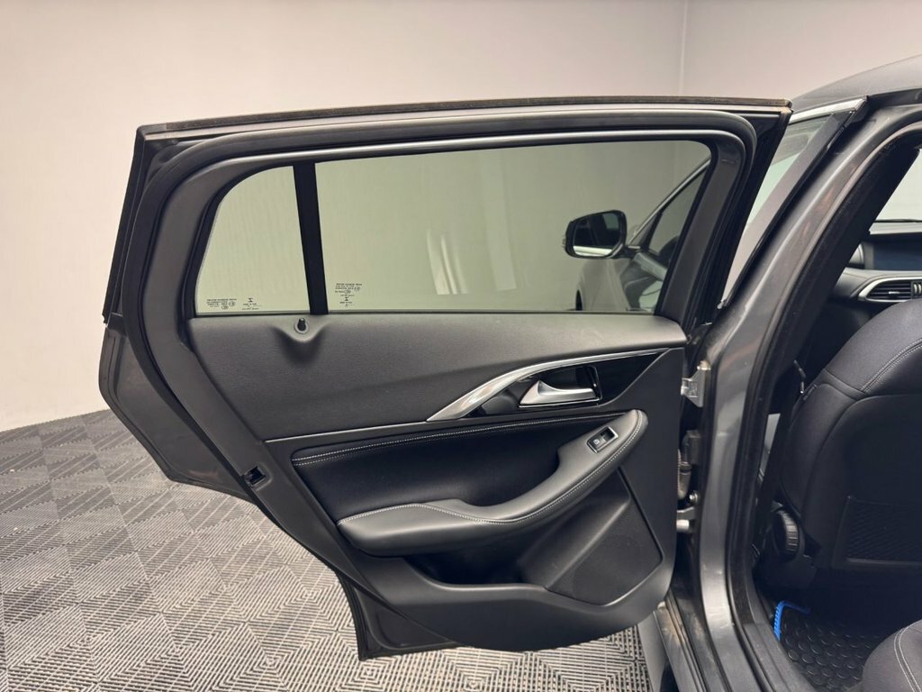 Infiniti Q30 Hatchback 2.0 Grey #44
