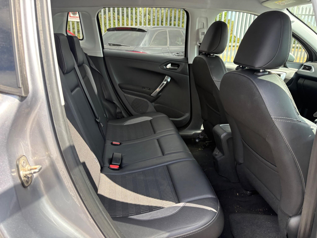 Peugeot 2008 Allure Black #15