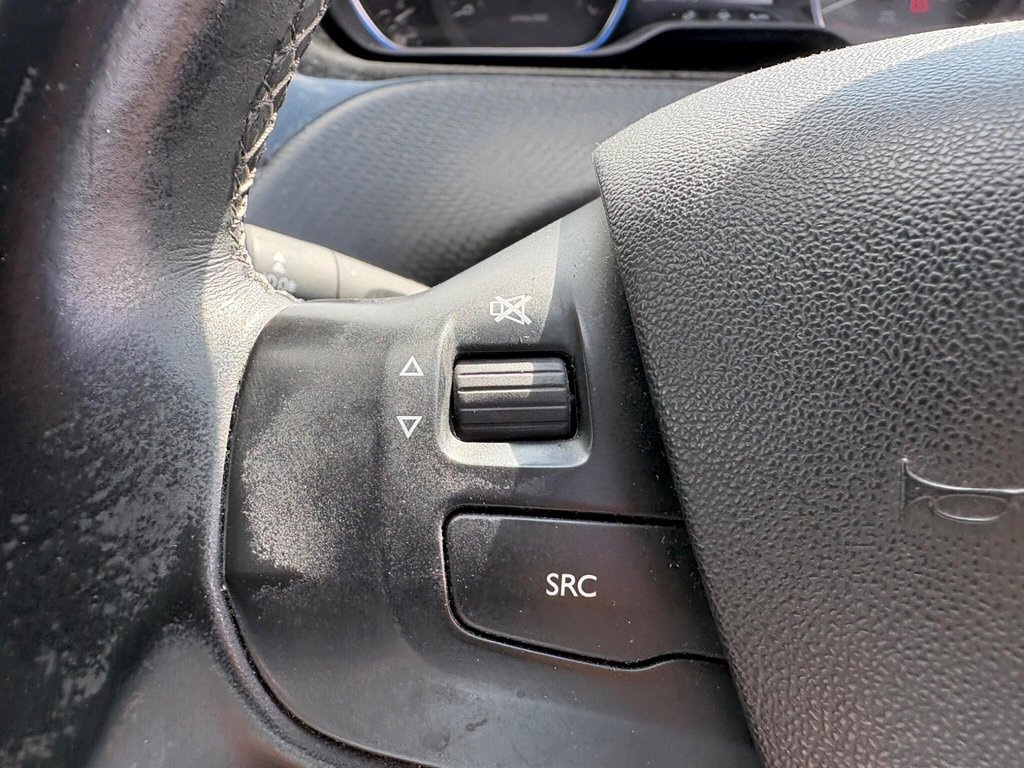 Peugeot 2008 Allure Black #19