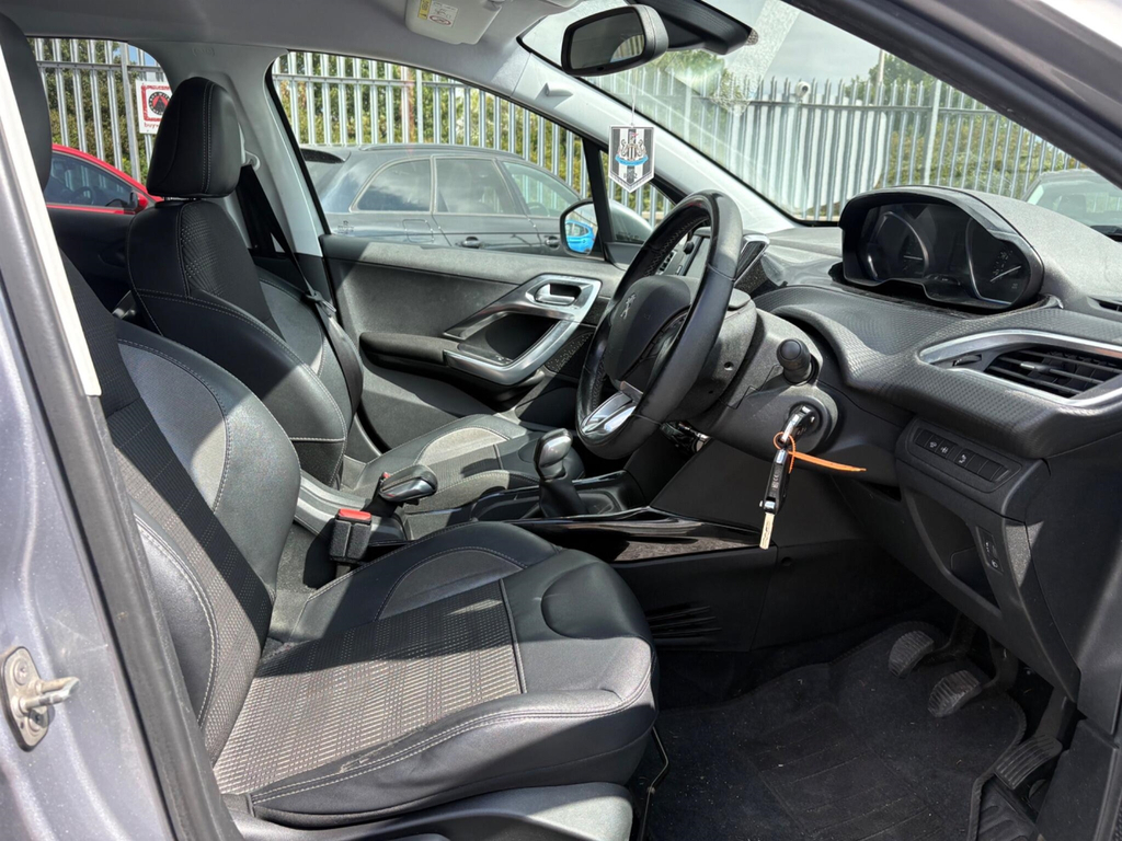 Peugeot 2008 Allure Black #16