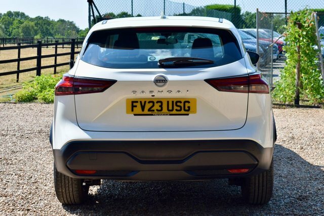 Nissan Qashqai 1.3 Dig-t Mhev Acenta Premium Suv Hybri White #5
