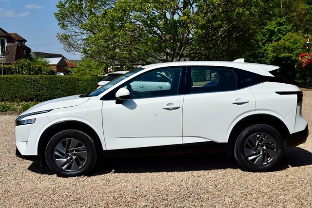 Nissan Qashqai 1.3 Dig-t Mhev Acenta Premium Suv Hybri White #3