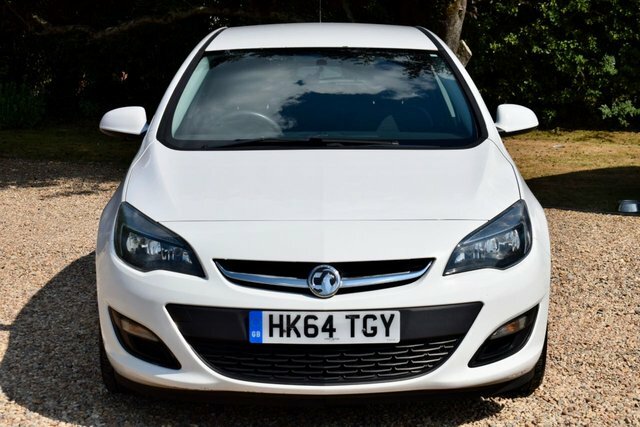 Vauxhall Astra 1.4 16V Excite Hatchback Euro 5 White #2