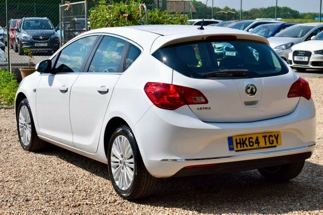 Vauxhall Astra 1.4 16V Excite Hatchback Euro 5 White #5