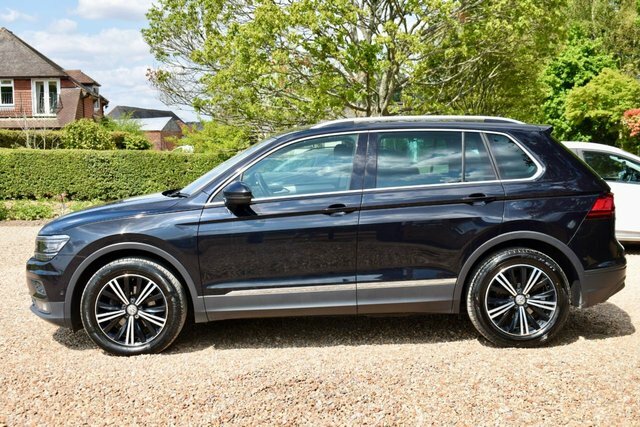 Volkswagen Tiguan Tdi Se Navigation Suv Black #4