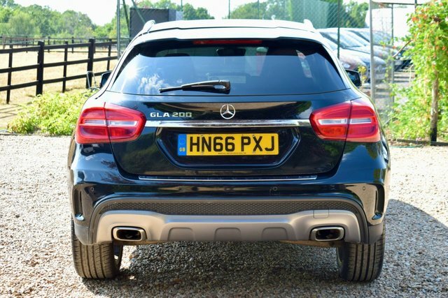 Mercedes-Benz GLA Class Gla200 Amg Line Premium Black #6