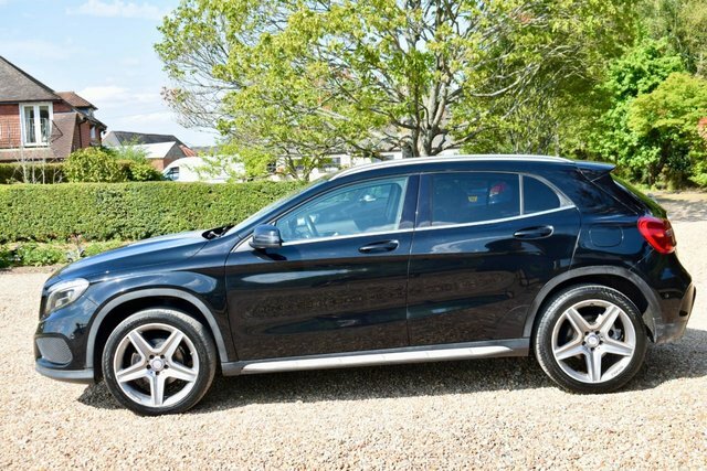 Mercedes-Benz GLA Class Gla200 Amg Line Premium Black #4