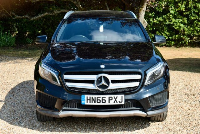 Mercedes-Benz GLA Class Gla200 Amg Line Premium Black #2