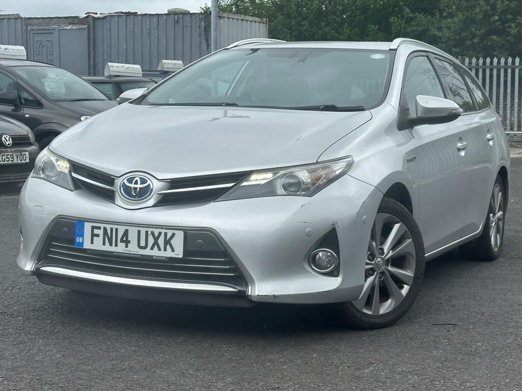Toyota Auris Excel Silver #2