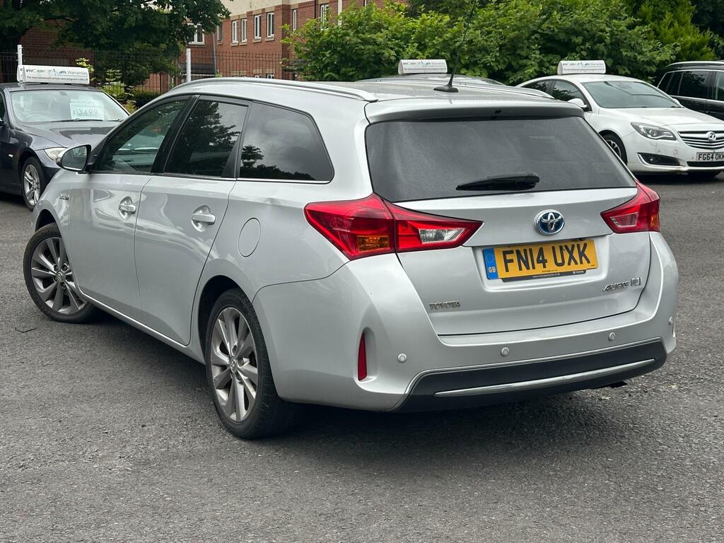 Toyota Auris Excel Silver #4