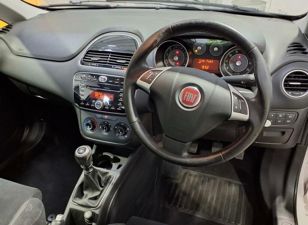 Fiat Punto Easy White #5