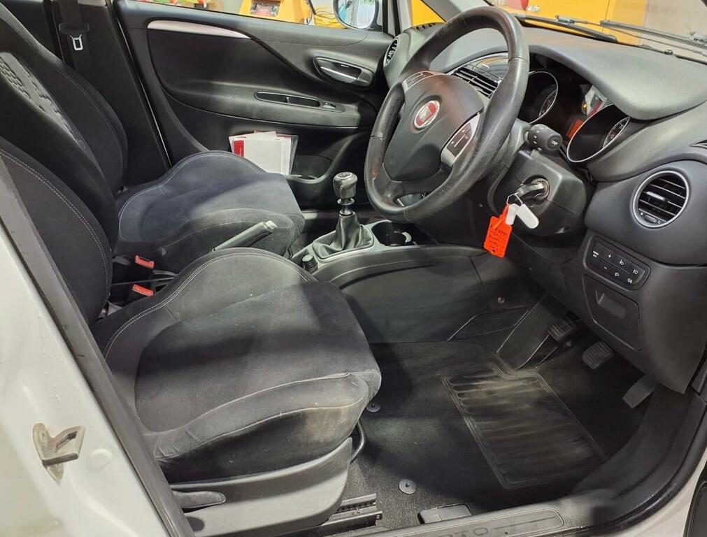 Fiat Punto Easy White #6