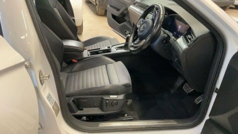 Volkswagen Passat 2.0 Passat R-line CK17FXA White #2