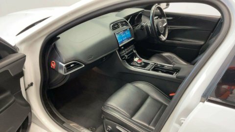 Jaguar XE 2.0 Xe R-sport RJ19UZS #2