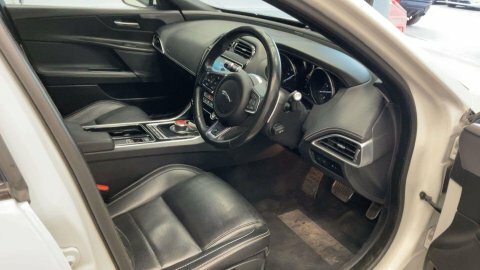Jaguar XE 2.0 Xe R-sport RJ19UZS #4